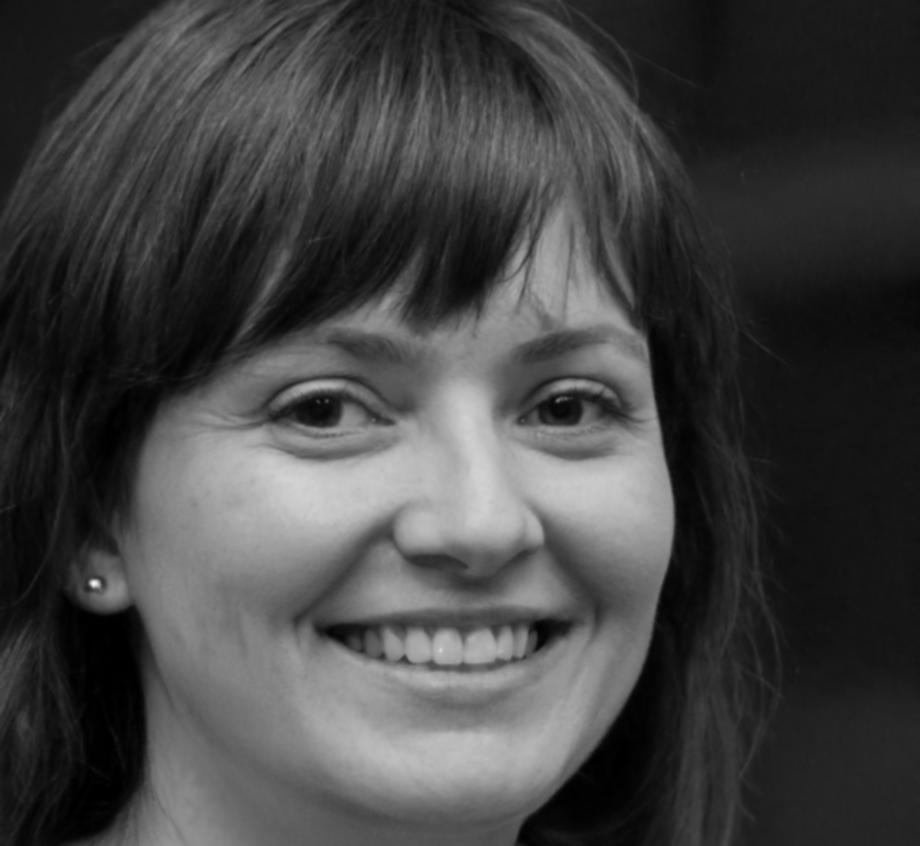 Instructora especializada en audio